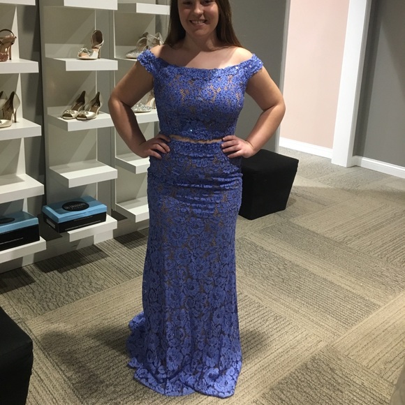PROM DRESS - Picture 2 of 5